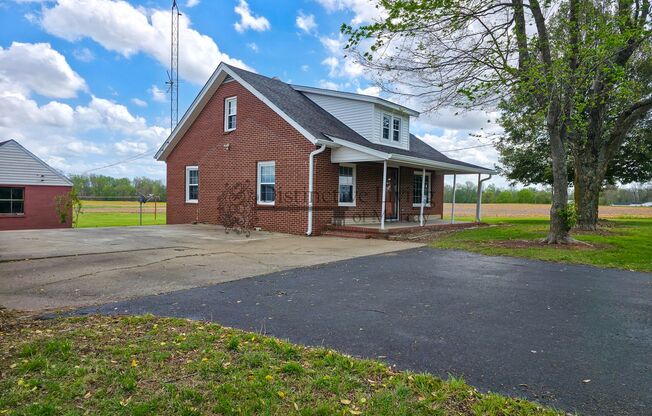 Attention Front Porch Sittin' Lovers- 2 bed 1 bath house in the country in Hazel