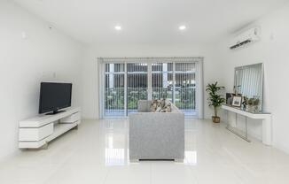 2 beds, 2 baths, 1,175 sqft, $2,350