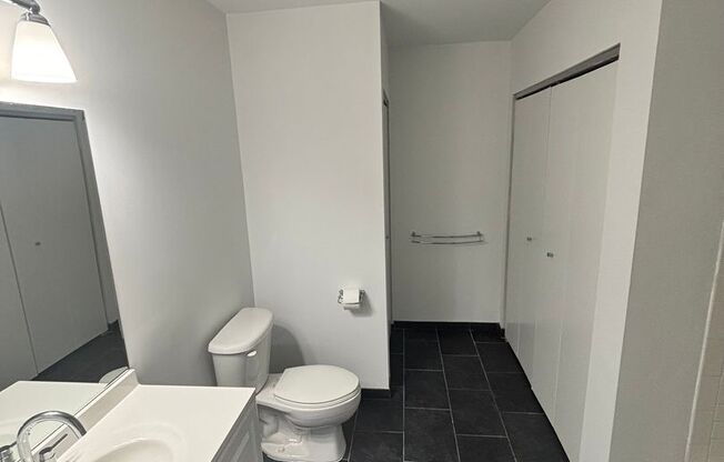 1 bed, 1 bath, 905 sqft, $2,375, Unit 201