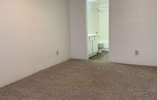 2 beds, 2 baths, 1,003 sqft, $1,050, Unit 2703