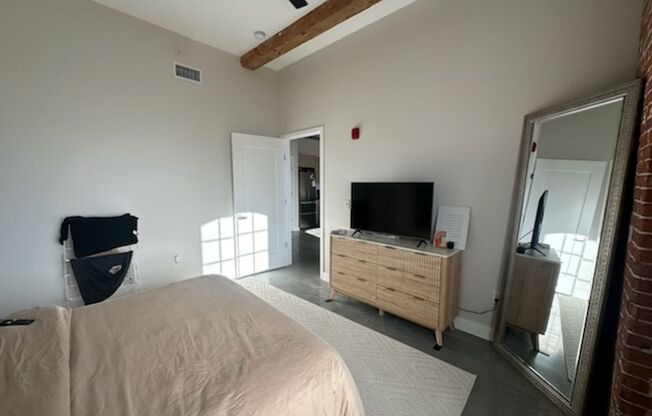 1 bed, 1 bath, 703 sqft, $1,775, Unit 2212