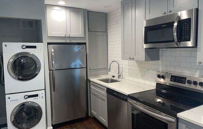 Beautifully Renovated Apartment in Wilmore! - RENT SPECIAL!!