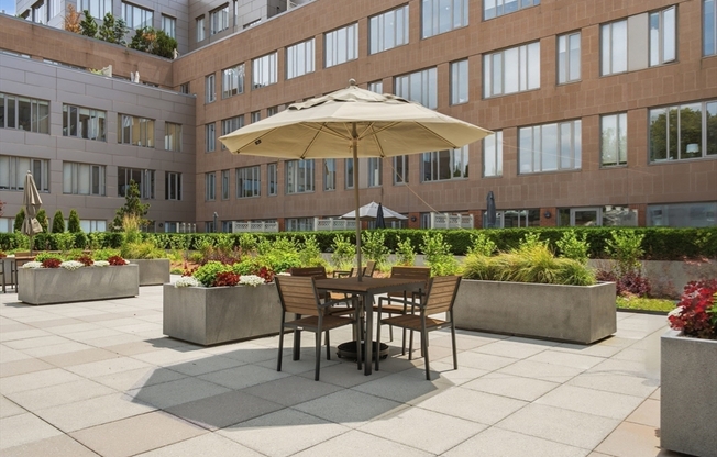 1 bed, 1 bath, 917 sqft, $4,500, Unit 414