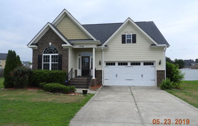 3 beds, 2.5 baths, $2,200