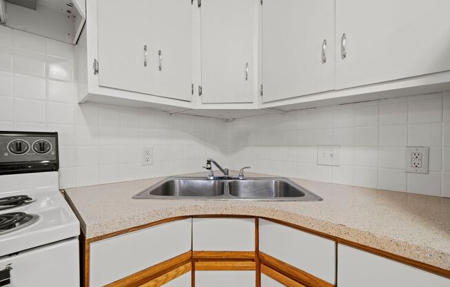 Studio, 1 bath, 500 sqft, $1,200, Unit 07