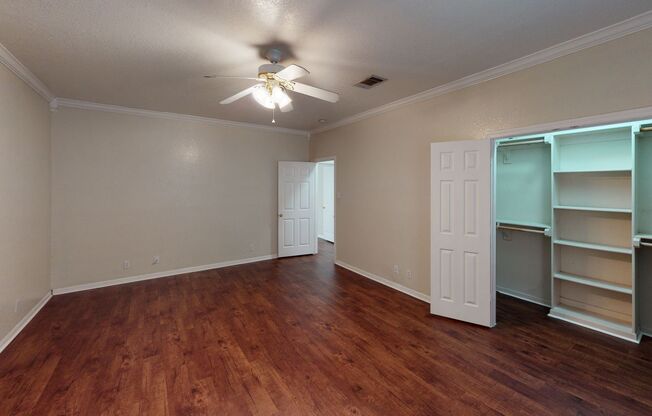 Spacious 4/2 Blocks from Campus!