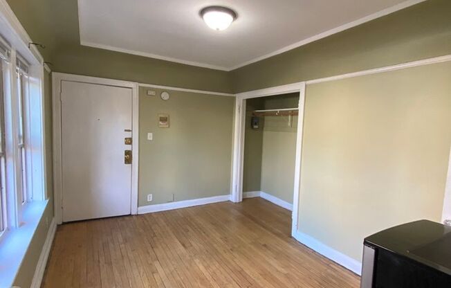 Studio, 1 bath, $675, Unit 24