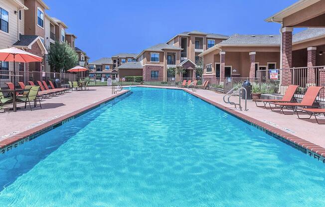 SPARKLING SWIMMING POOL