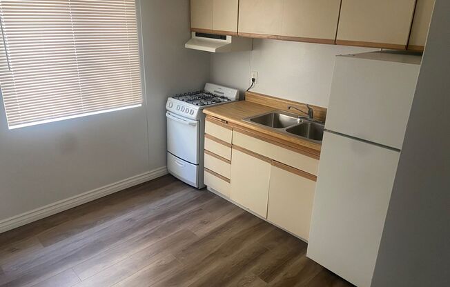 Studio, 1 bath, 422 sqft, $1,425, Unit 832 #05