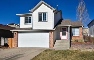 Updated 3bed 3bath home in D20 Schools!