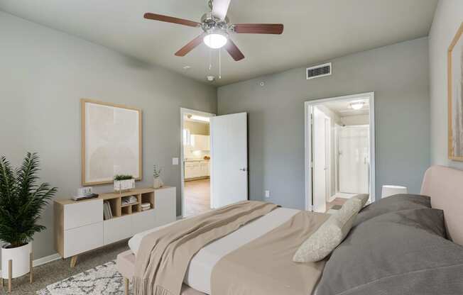 Welcome to Gateway Oaks Apartments