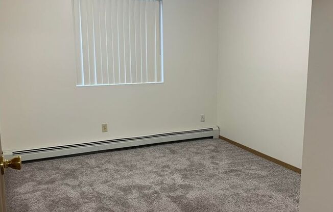 2 beds, 1 bath, $1,025, Unit 1704-102