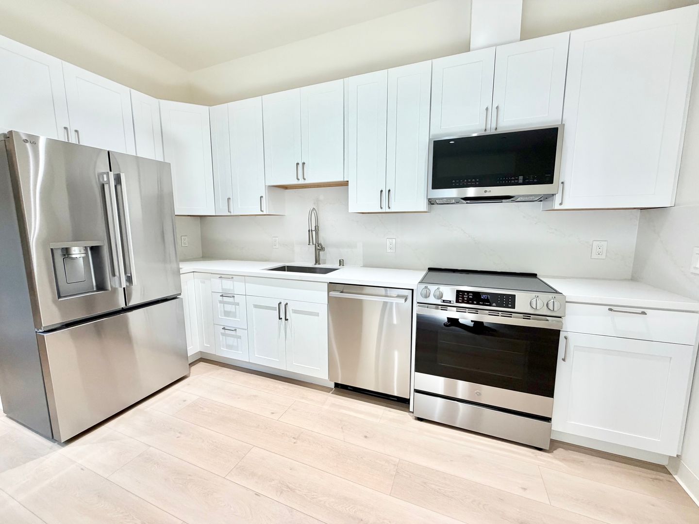 1256 Howard