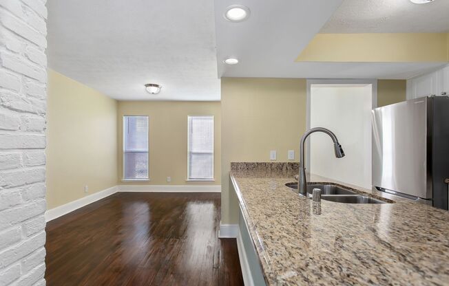 2 Bedroom, 2 Bath Condo near SMU!