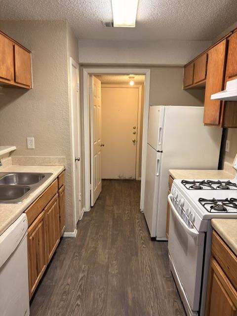 2 beds, 1 bath, 968 sqft, $1,100, Unit # #B