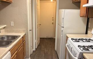2 beds, 1 bath, 968 sqft, $1,100, Unit # #B
