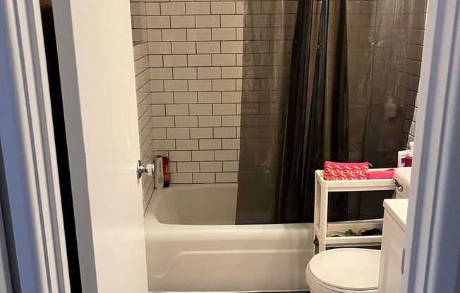 1 bed, 1 bath, $1,925, Unit 541-203
