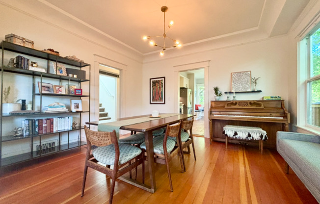 712 N 47 ST