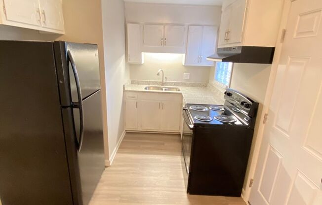 1 bed, 1 bath, 615 sqft, $1,050, Unit 801 Oakwood Villa