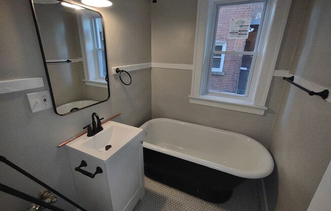 1 bed, 1 bath, $775, Unit Unit #15