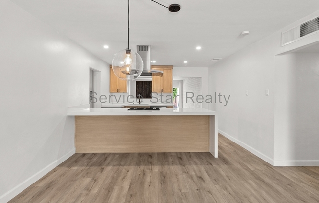 2121 W AVALON DR