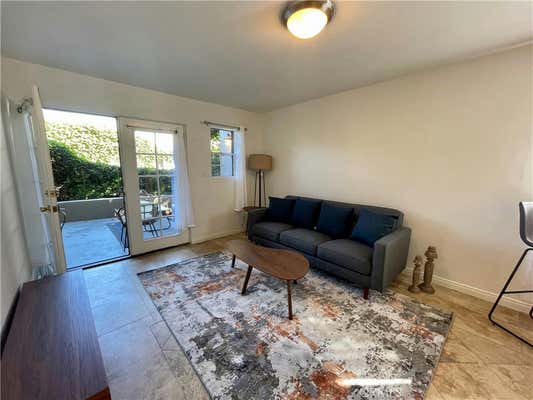 1 bed, 1 bath, 700 sqft, $3,000