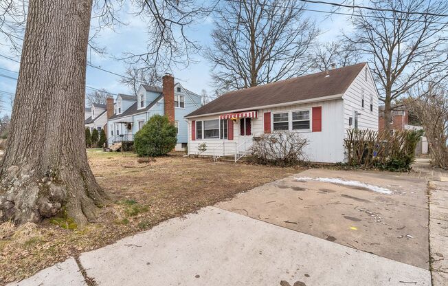 Well Maintained 3 Bedroom 1.5 Bathroom Split Level Home In Desirable Glencarlyn