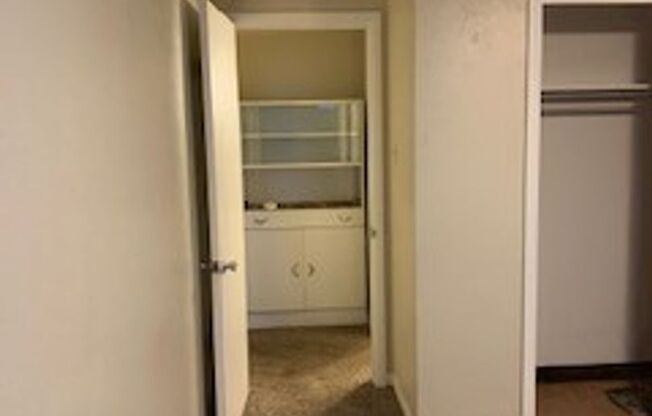 2 beds, 1 bath, $1,800, Unit 686