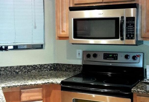 2 beds, 2.5 baths, $1,875, Unit # 131