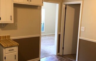 3 beds, 1 bath, $995