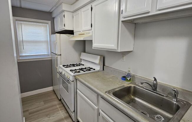 2 beds, 1 bath, $1,400