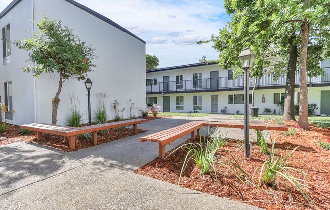 2 beds, 1 bath, 880 sqft, $1,750, Unit 242