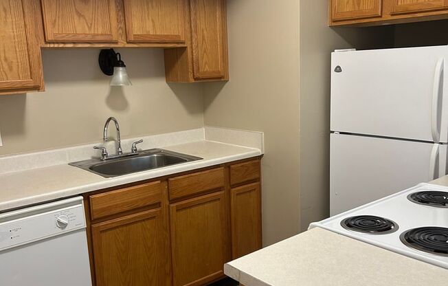 2 beds, 1 bath, 869 sqft, $1,139, Unit 12723T