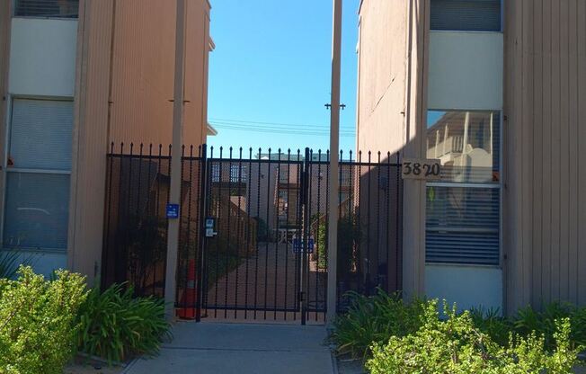 Lovely Hillcrest Apartment