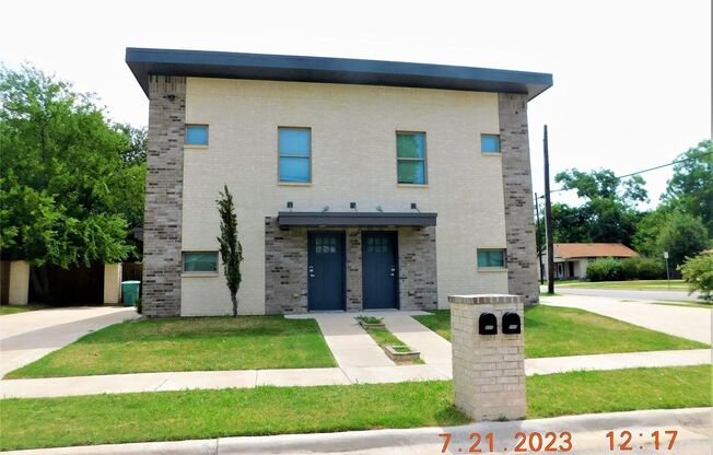 SHERMAN TX-DUPLEX-PERFECT FOR AUSTIN COLLEGE STUDENTS, GLOBITECH OR TI! 4 BEDROOMS-4 ENSUITE BATHS!