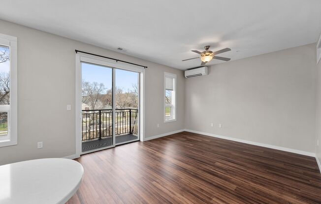 1 bed, 1 bath, 705 sqft, $1,350, Unit 518