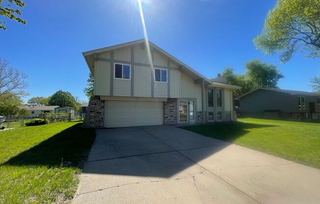 Welcome Home! Charming 3 Bed, 2 Bath House in Lavista NE