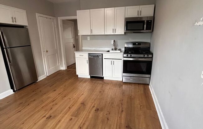 1 bed, 1 bath, $1,050, Unit 221