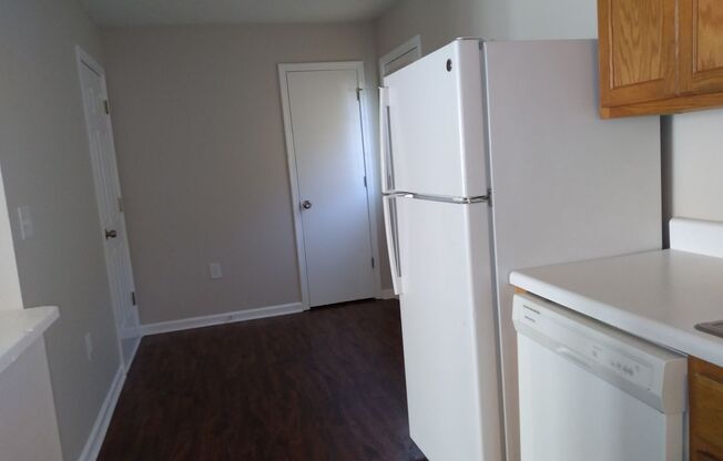 3 beds, 1.5 baths, $1,450, Unit UNIT # 107