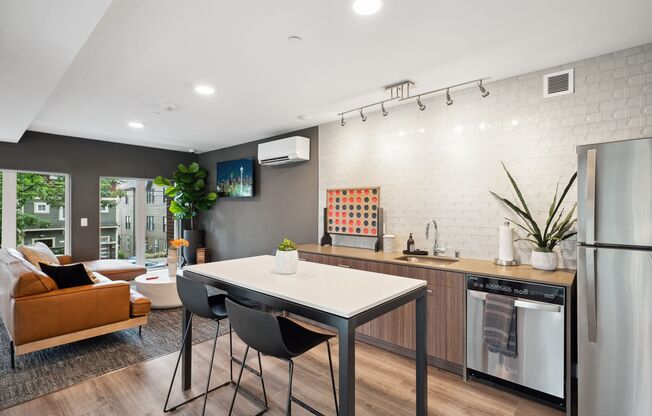 Studio, 1 bath, 688 sqft, $2,455, Unit 2