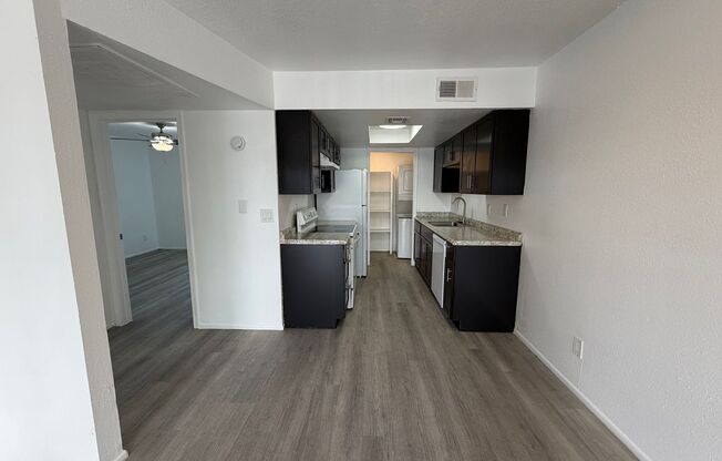 2 beds, 1 bath, 950 sqft, $1,225, Unit 208