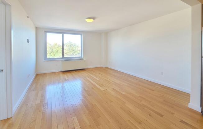 52 5 QUEENS BLVD