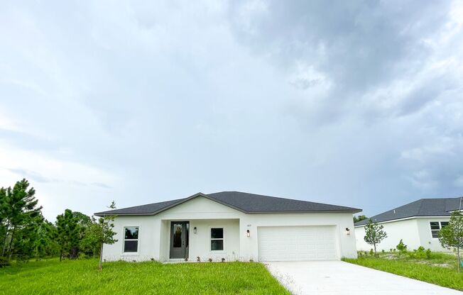 Available NOW! Adorable 4 Bedroom, 2 Bathroom Home in Palm Bay!!!