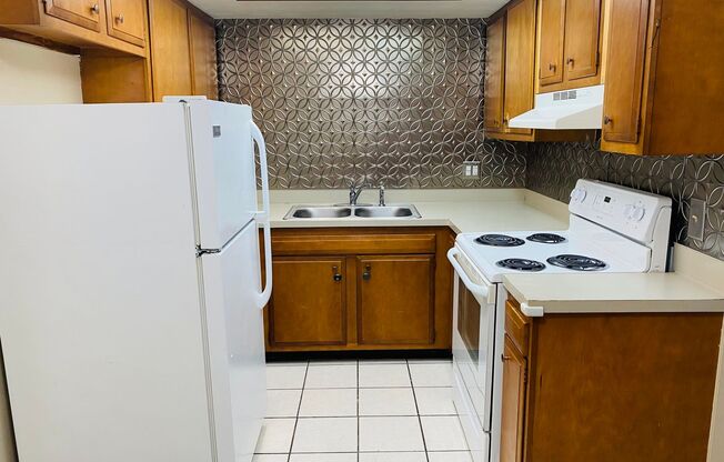 2 beds, 1 bath, $775, Unit Apt. 5