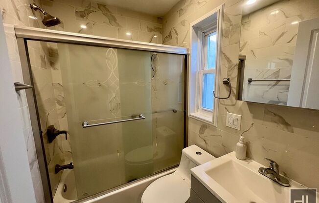 2 beds, 1 bath, 2,001 sqft, $2,900, Unit 2