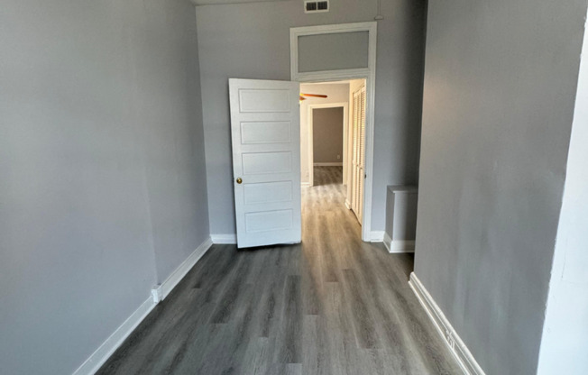 2 beds, 1 bath, $1,300, Unit Unit 3