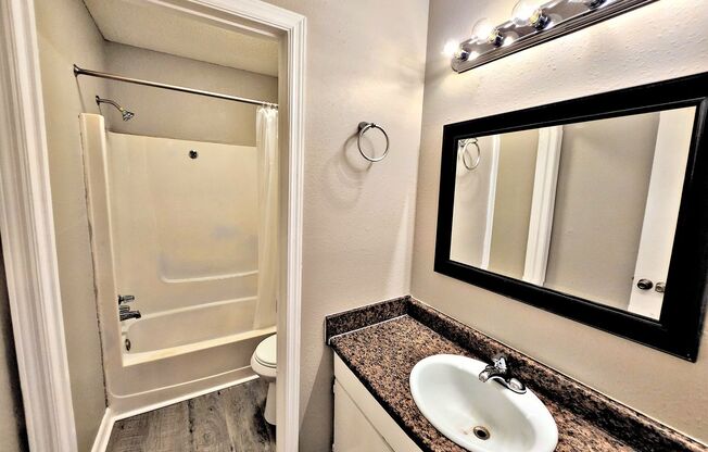 2 beds, 1.5 baths, 1,044 sqft, $950, Unit 7C