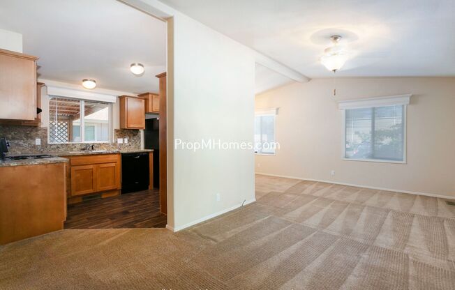 Prime Clackamas Location – 2BR PRICE REDUCTION!