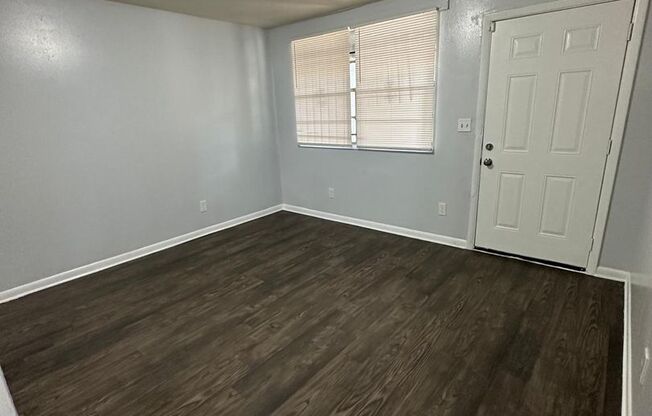 2 beds, 1 bath, 750 sqft, $900, Unit Unit 1