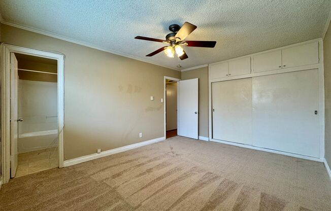 2 beds, 2 baths, $2,095, Unit Unit 212